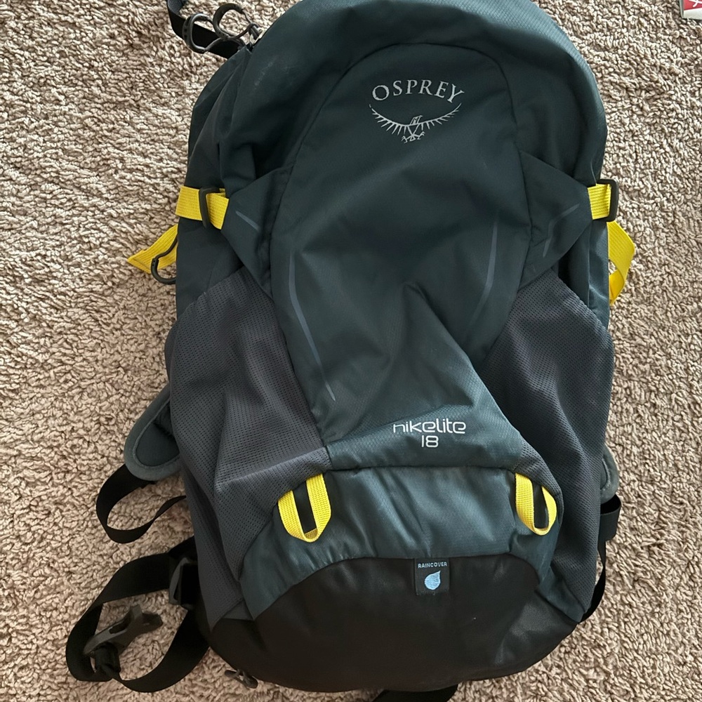Osprey Hikelite 18 Backpack - Dark Gray and Yellow